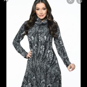 ISLE by Melis Kozan Black and White Turtleneck Long sleeve Dress Like New Condit